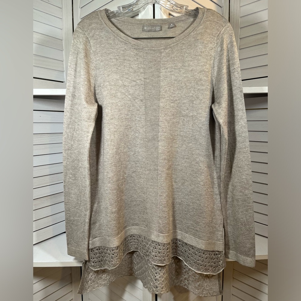 NWOT VOLUTION SWEATSHIRT